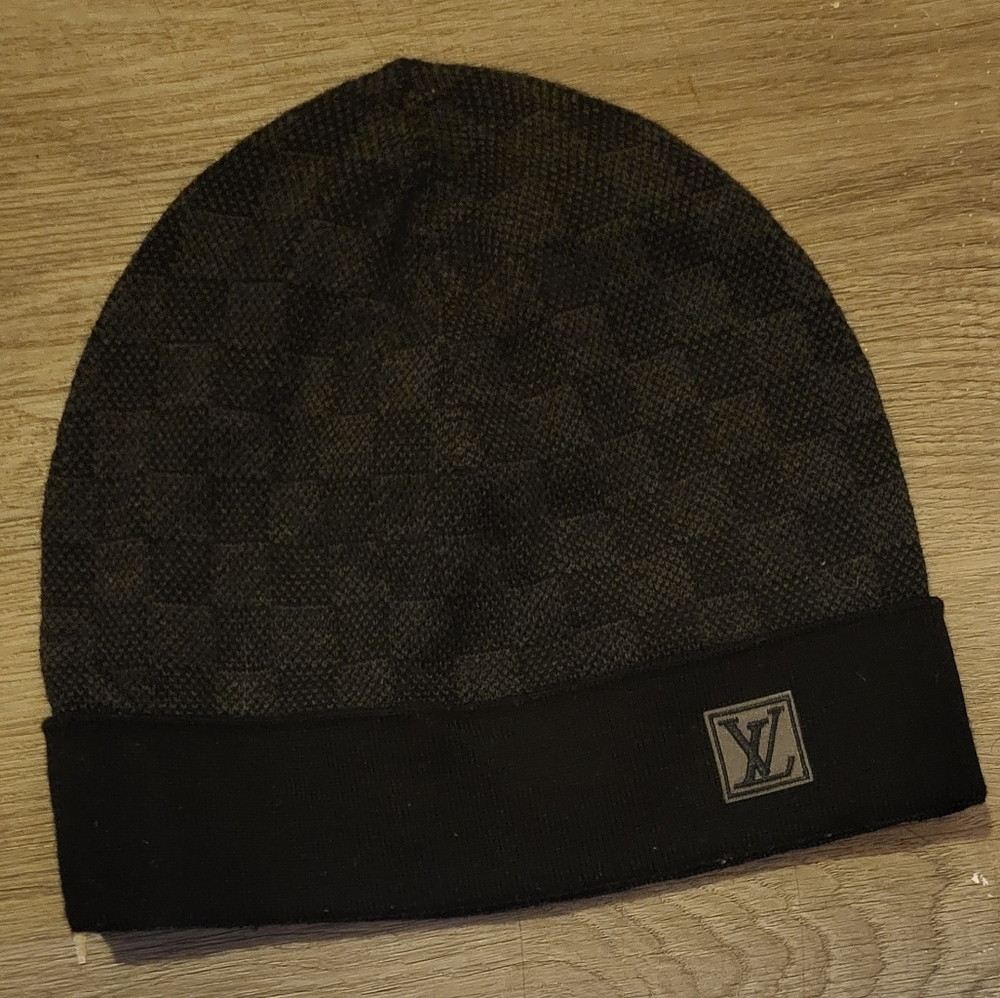 LV HAT